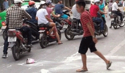 Ông bố đập phá sữa trước siêu thị bị tạm giữ hình sự