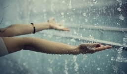 Hà Nội có mưa dông, cuối tuần mát