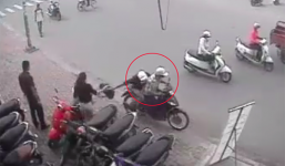 Cướp giật bất thành vứt xe bỏ chạy, quay lại xin xe thì bị bắt