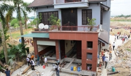 'Thần đèn' Nghệ An 'lãi' 2 tỷ đồng khi di dời biệt thự 800 tấn