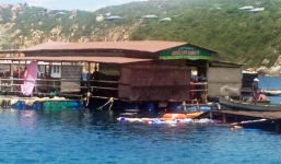 Gãy bè tại Ninh Thuận, hàng trăm du khách rơi xuống biển