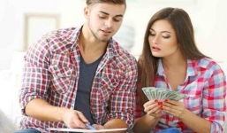 Hàng loạt trường đại học Anh bị chỉ trích vì tăng học phí