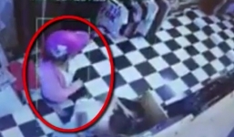 Video: 'Nữ quái' trộm đồ rồi nhét vào người trong cửa hàng ở Hà Nội