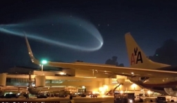 Vệt sáng kỳ lạ xuất hiện trên bầu trời sân bay Mỹ