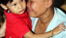 Vụ trao nhầm con ở Bình Phước: 2 cháu bé được về với mẹ đẻ