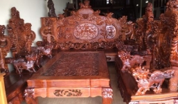 Giật mình trước bộ bàn ghế giá bạc tỷ, đắt hơn căn hộ chung cư