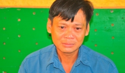 Kẻ sát hại vợ khóc nức nở tại cơ quan điều tra