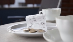 Giật mình trước khoản tiền típ hơn 1,30 triệu USD cho bữa ăn 130 USD