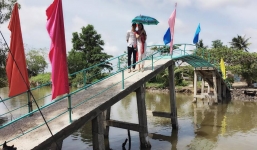 Thủy Tiên lên tiếng khi bị chê xây cầu xấu xí