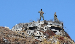 Ấn Độ tố Trung Quốc điều quân, trực thăng qua biên giới