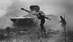 Nhiếp ảnh gia Đoàn Công Tính: Phóng viên chiến trường phải 'cướp' ảnh giữa bom đạn!