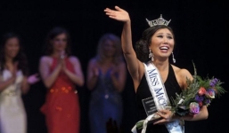 Cô gái đăng quang Miss Michigan bị 'ném đá' vì quá xấu