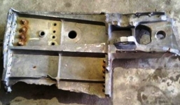 Ngư dân Nghệ An vớt được mảnh hợp kim 30kg nghi của máy bay Su 30MK2