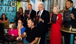 Cặp đôi may mắn bỏ 1 triệu mua xổ số trúng cả khu nghỉ dưỡng