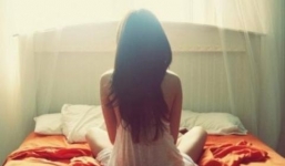 Phó Hiệu trưởng tống tiền nữ giáo viên cùng trường bằng 'ảnh nóng'