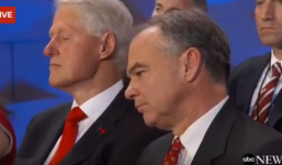 Video: Bill Clinton ngủ gật trong bài phát biểu của vợ ở đảng Dân chủ