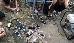 'Bão thì mặc bão', nhưng điện thoại nhất định không được hết pin