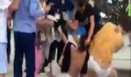 Mẹ đưa con đi đánh ghen tình địch: Đẩy con cái đến tâm lý tiêu cực!