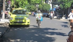 Tài xế taxi ở Đà Nẵng chết bất thường trong xe