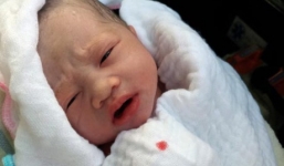 Truy tìm tài xế taxi vô cảm đẩy sản phụ sắp sinh xuống đường