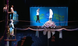 Video: Cặp đôi cử hành hôn lễ trên một sợi dây ở độ cao 9m