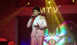 Đan Trường cover 'Anh cứ đi đi' khiến fan 'tan chảy'