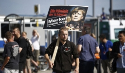 Đức: Hàng chục nghìn người biểu tình đòi bà Merkel từ chức