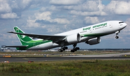 Máy bay chở 230 hành khách hạ cánh khẩn cấp