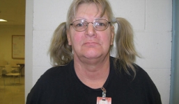 Người phụ nữ cố tình cướp ngân hàng vì muốn trở lại tù