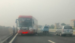 Tài xế xe khách quay đầu chạy ngược chiều trên đường cao tốc