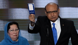 Nhu cầu mua hiến pháp Mỹ tăng đột biến sau khi Trump bị chế nhạo