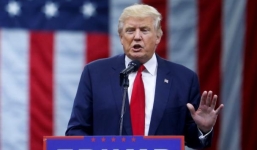 Trump đòi hỏi sự ủng hộ của đồi Capitol trong vụ tranh cãi với Khizr Khan