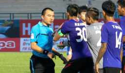 Trọng tài FIFA bị treo còi, Khánh Hòa không được đá lại