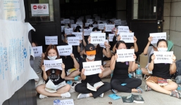 Hơn 100 sinh viên biểu tình 4 ngày phản đối hệ tại chức