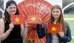 Gia đình du khách Anh tử nạn ở Sa Pa thành lập quỹ hỗ trợ người H'Mong