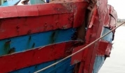 Tàu cá Thanh Hóa bị tàu lạ đâm, 14 ngư dân hoảng loạn kêu cứu