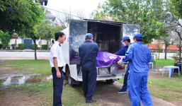 Thi thể nam thanh niên đang phân hủy nổi trên sông Sài Gòn