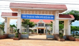 Giáng chức Giám đốc Trung tâm GDTX vì làm giả học bạ cho học viên