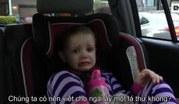 Bé gái 4 tuổi bật khóc nức nở khi ông Obama sắp mãn nhiệm