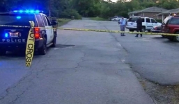 Cặp song sinh 15 tháng tuổi tử vong vì bị bỏ quên trong ô tô