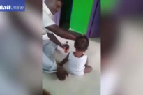 Video: Sốc cảnh bố cười khoái trá ép con 10 tháng tuổi uống bia