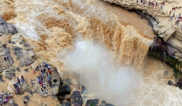 Mãn nhãn trước thác nước vàng độc nhất vô nhị giữa sông Hoàng Hà