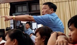 Bầu Đệ chỉ tay, mắng GĐ sở thông tin Thanh Hóa 'đừng có hỗn' giữa buổi họp báo