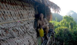 Sau ba năm giải cứu, cha con 'người rừng' Hồ Văn Lang bây giờ thế nào?