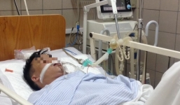 Ngủ dậy, hoảng hốt phát hiện xác rắn cạp nia bị đè bẹp dưới lưng