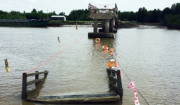 Cầu xây 4 tỷ chưa nghiệm thu đã sập