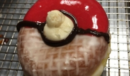 Kiếm bộn tiền nhờ kinh doanh dịch vụ ăn theo Pokemon Go