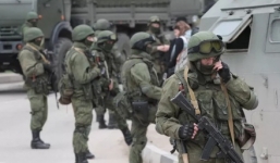 Xe tăng, xe bọc thép Nga rầm rộ áp sát biên giới Ukraine