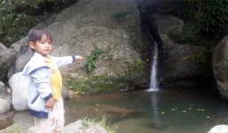 Tắm suối, hai chị em ruột chết đuối thương tâm 