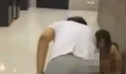 Bắt quả tang chồng ngoại tình, vợ 'đá' cô bồ trần như nhộng ra khỏi nhà